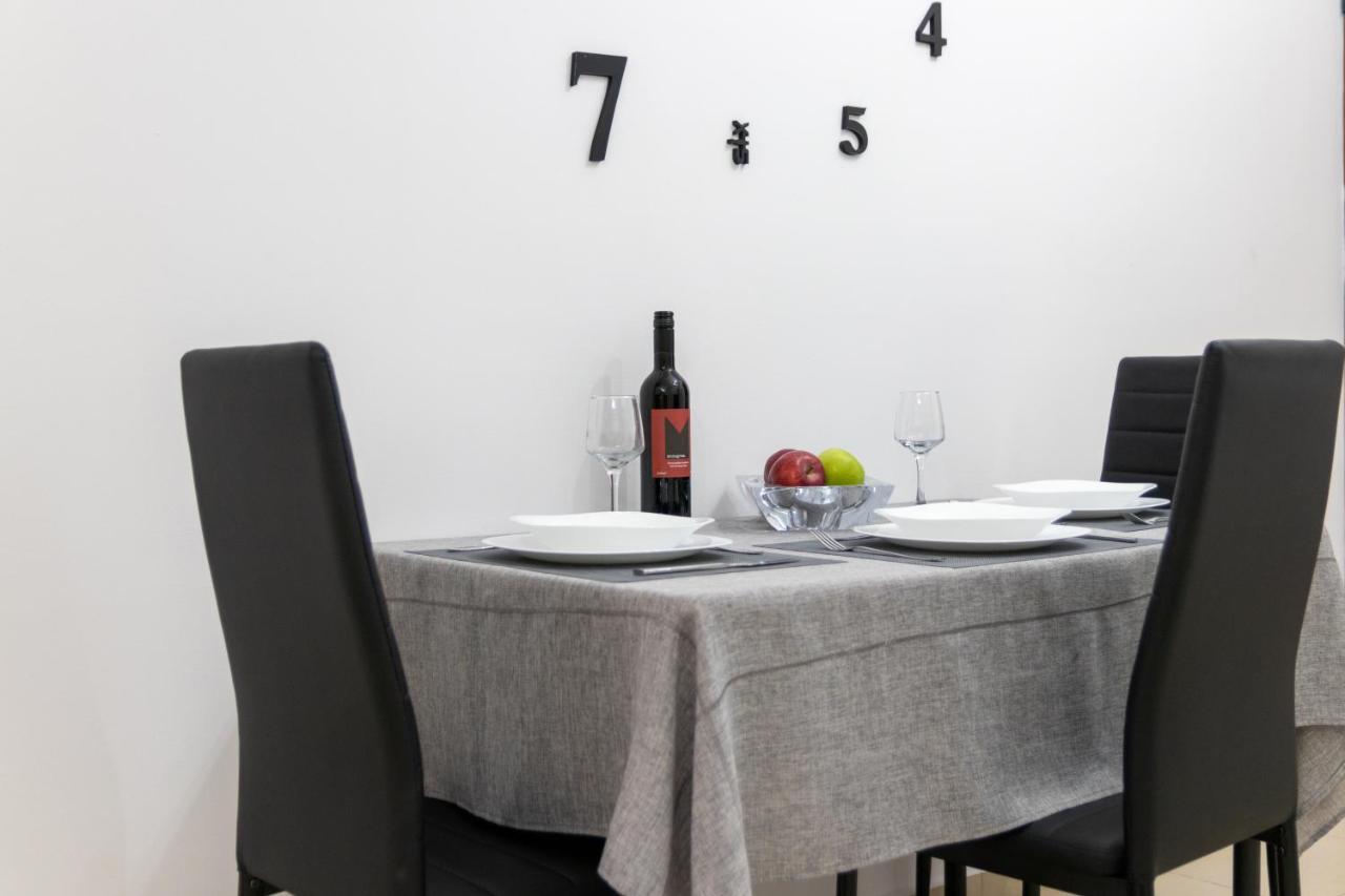C3 Modern Spartan Apartment Экстерьер фото